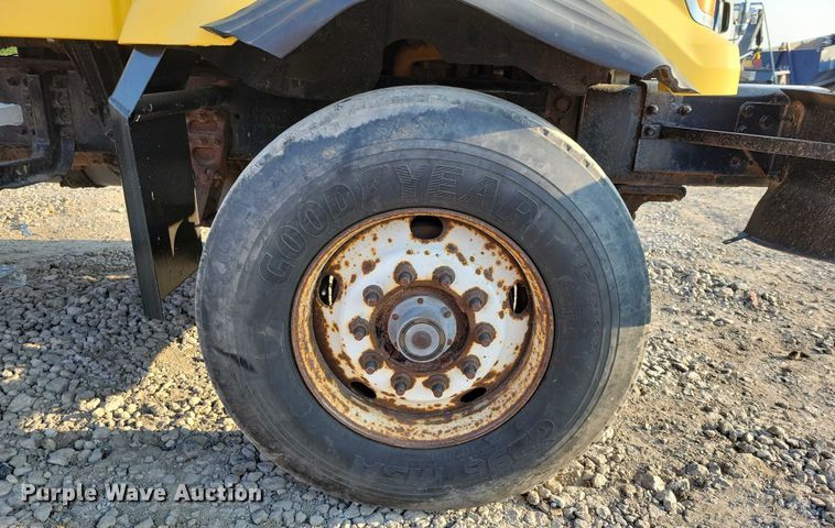 image for item DZ6541 2008 Sterling LT9500 truck cab and chassis