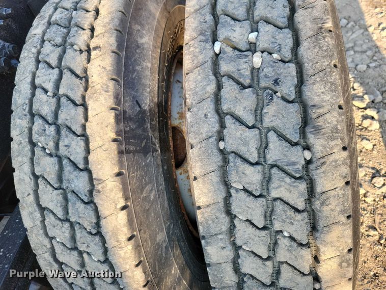 image for item DZ6541 2008 Sterling LT9500 truck cab and chassis