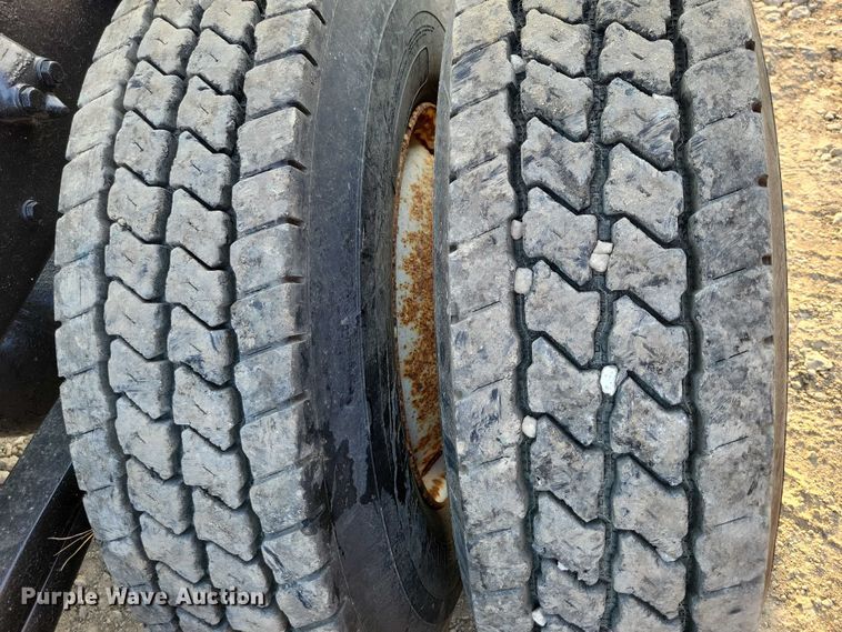 image for item DZ6541 2008 Sterling LT9500 truck cab and chassis