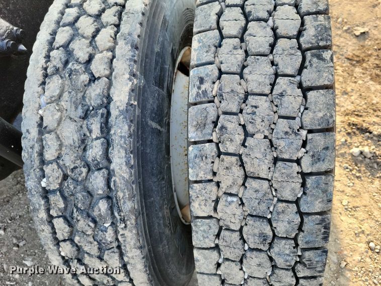 image for item DZ6541 2008 Sterling LT9500 truck cab and chassis