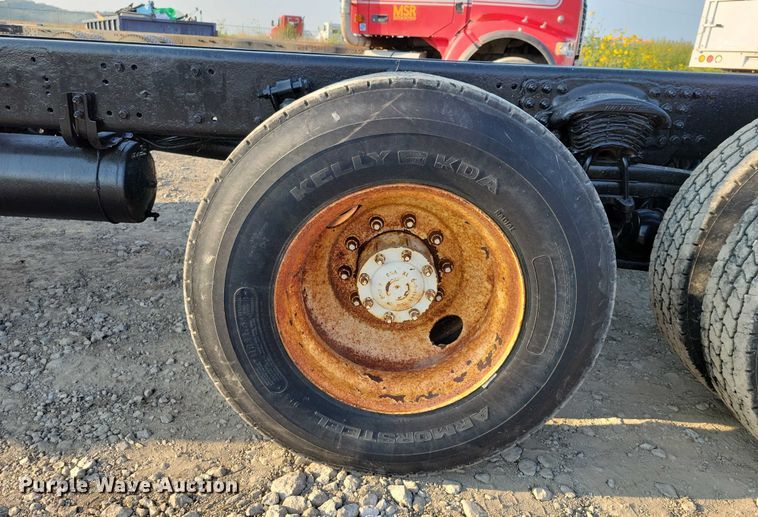 image for item DZ6541 2008 Sterling LT9500 truck cab and chassis