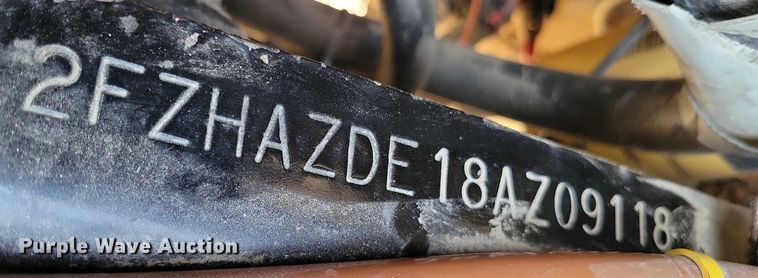 image for item DZ6541 2008 Sterling LT9500 truck cab and chassis