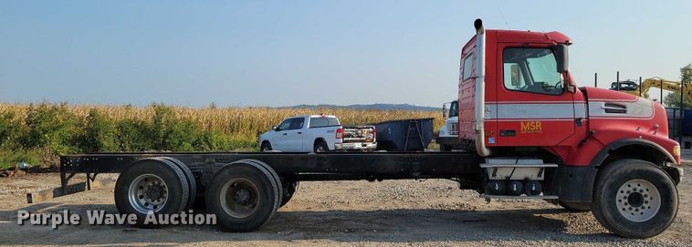 image for item DZ6542 2006 Volvo VHD truck cab and chassis