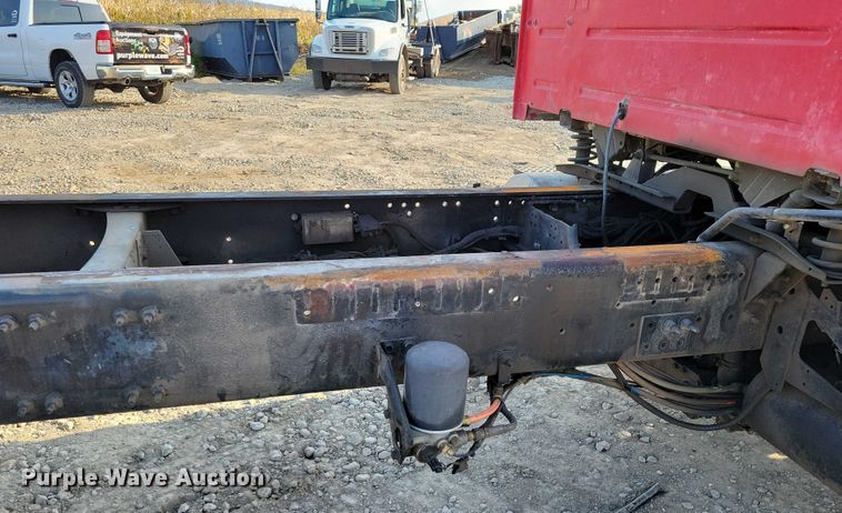 image for item DZ6542 2006 Volvo VHD truck cab and chassis