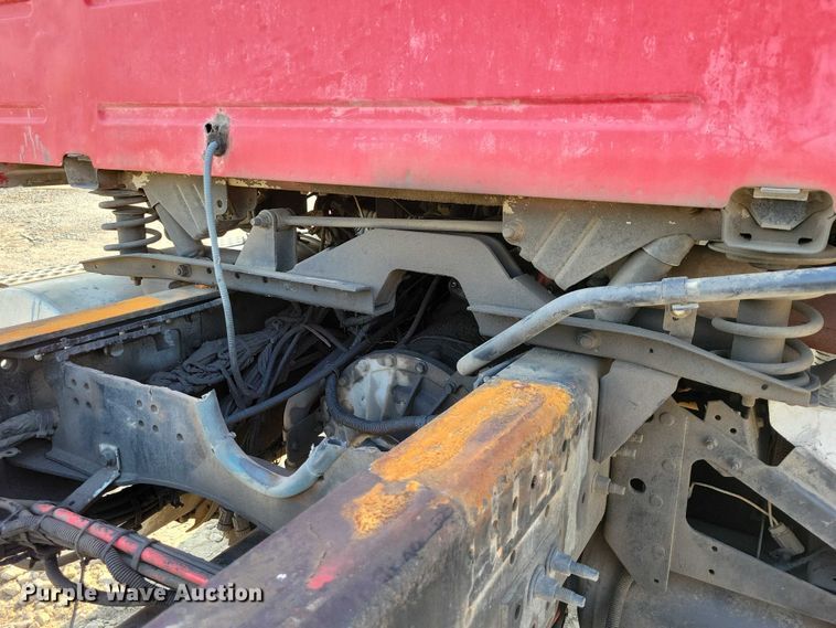 image for item DZ6542 2006 Volvo VHD truck cab and chassis