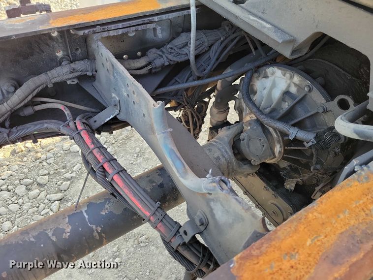 image for item DZ6542 2006 Volvo VHD truck cab and chassis