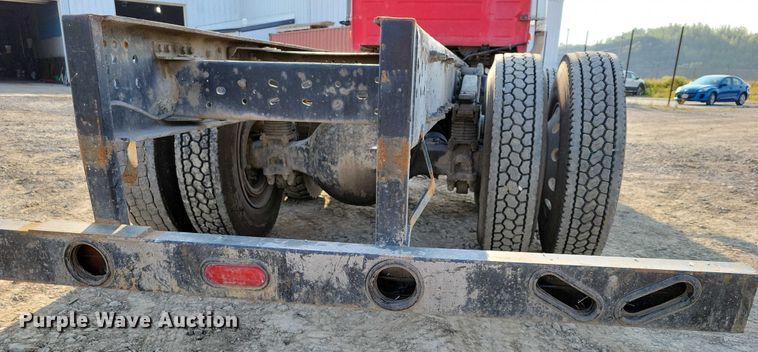 image for item DZ6542 2006 Volvo VHD truck cab and chassis