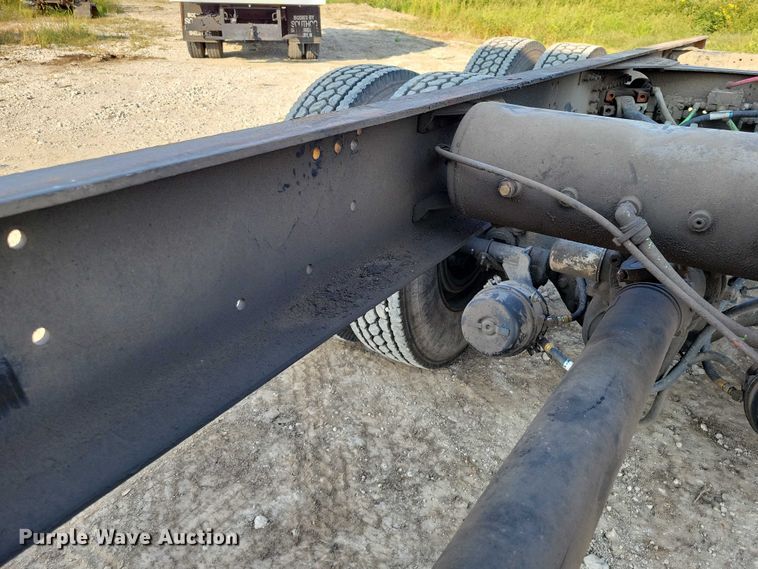 image for item DZ6542 2006 Volvo VHD truck cab and chassis