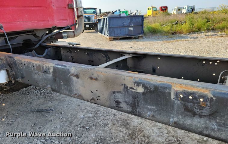 image for item DZ6542 2006 Volvo VHD truck cab and chassis