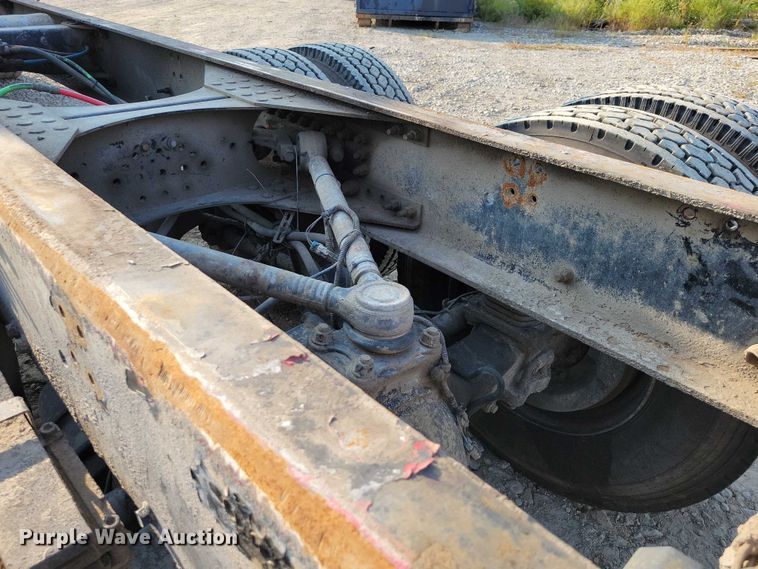 image for item DZ6542 2006 Volvo VHD truck cab and chassis