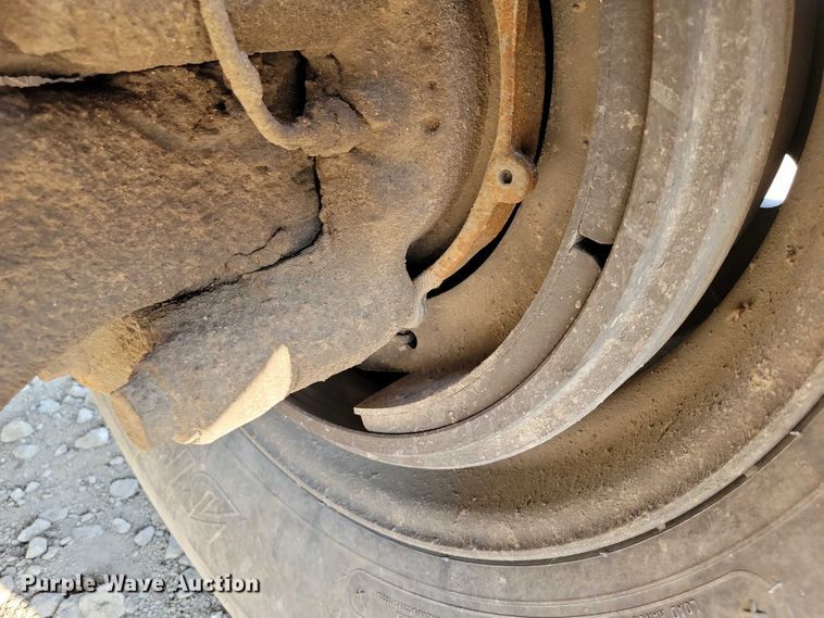 image for item DZ6542 2006 Volvo VHD truck cab and chassis