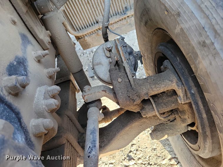 image for item DZ6542 2006 Volvo VHD truck cab and chassis