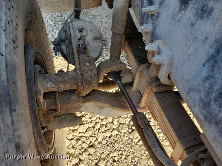 image for item DZ6542 2006 Volvo VHD truck cab and chassis