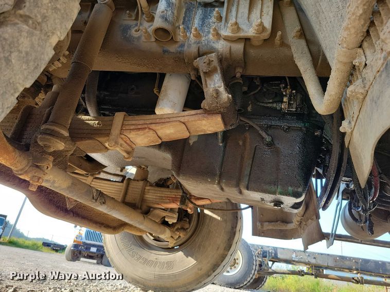 image for item DZ6542 2006 Volvo VHD truck cab and chassis