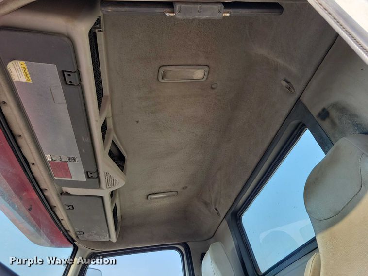 image for item DZ6542 2006 Volvo VHD truck cab and chassis