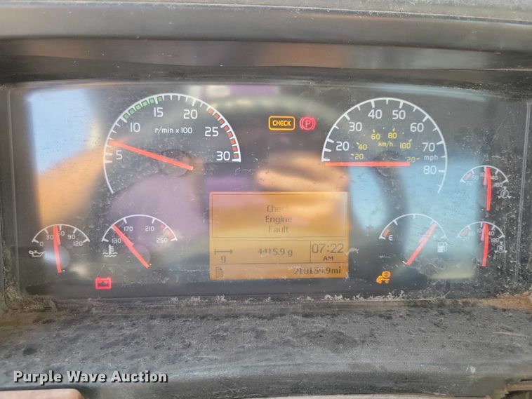 image for item DZ6542 2006 Volvo VHD truck cab and chassis