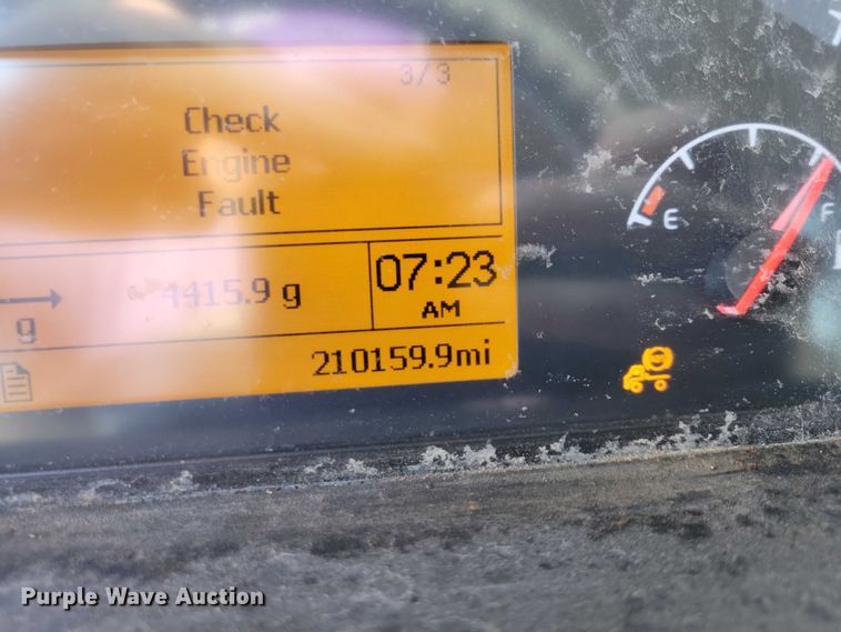 image for item DZ6542 2006 Volvo VHD truck cab and chassis