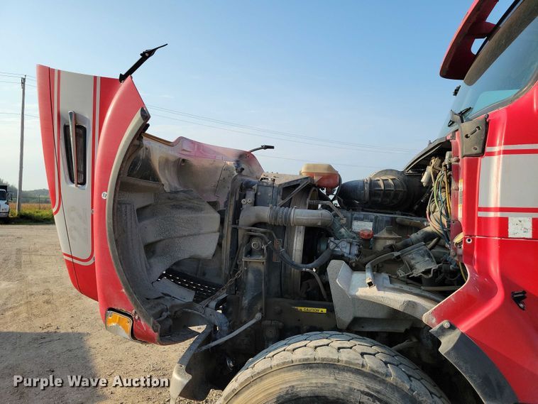 image for item DZ6542 2006 Volvo VHD truck cab and chassis