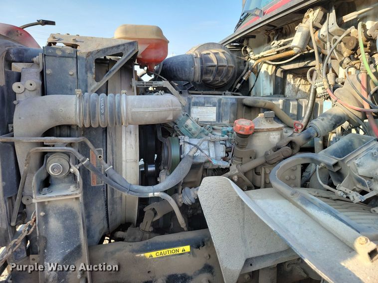 image for item DZ6542 2006 Volvo VHD truck cab and chassis