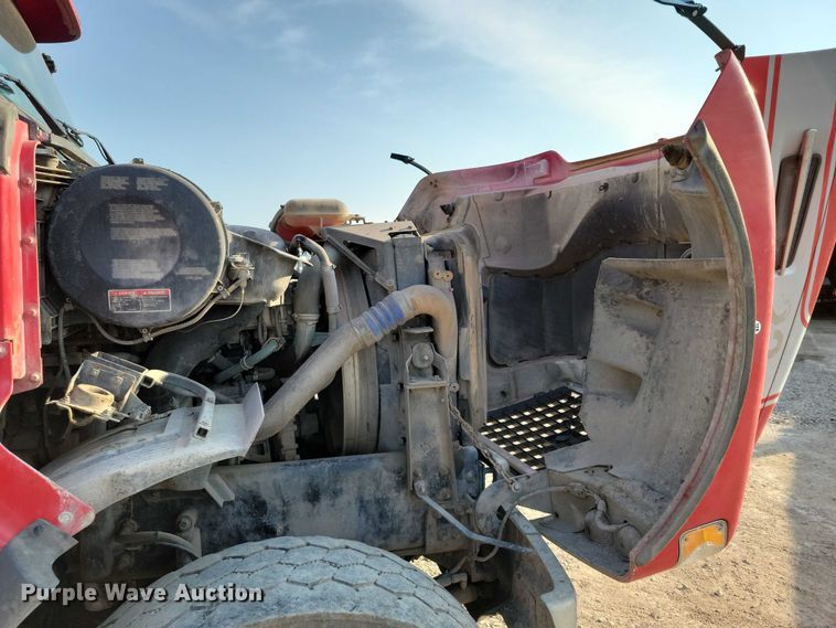 image for item DZ6542 2006 Volvo VHD truck cab and chassis