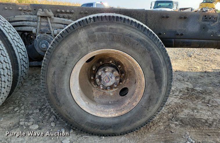 image for item DZ6542 2006 Volvo VHD truck cab and chassis