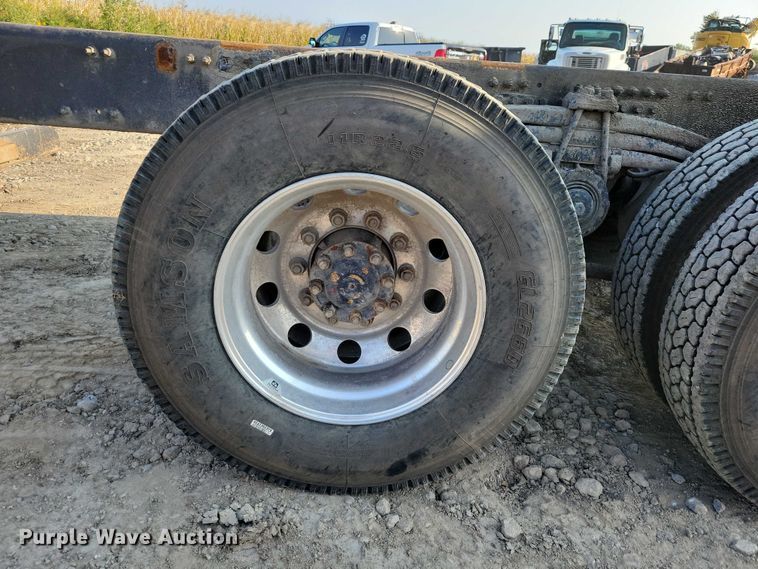 image for item DZ6542 2006 Volvo VHD truck cab and chassis