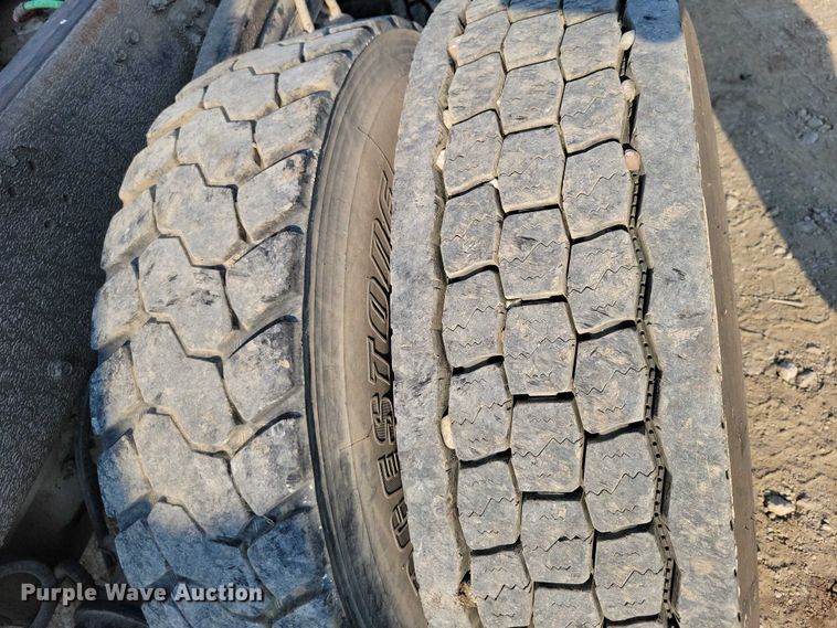 image for item DZ6542 2006 Volvo VHD truck cab and chassis