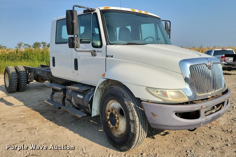 image for item DZ6543 2007 International  4300 Crew Cab truck cab and chassis