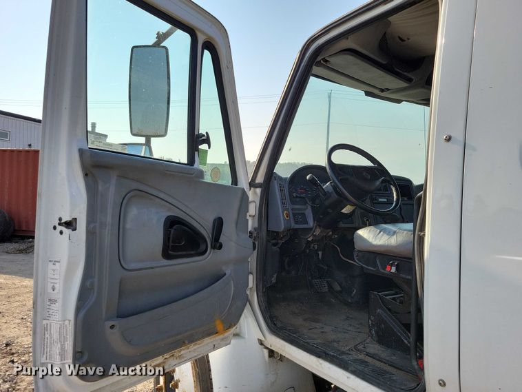 image for item DZ6543 2007 International  4300 Crew Cab truck cab and chassis