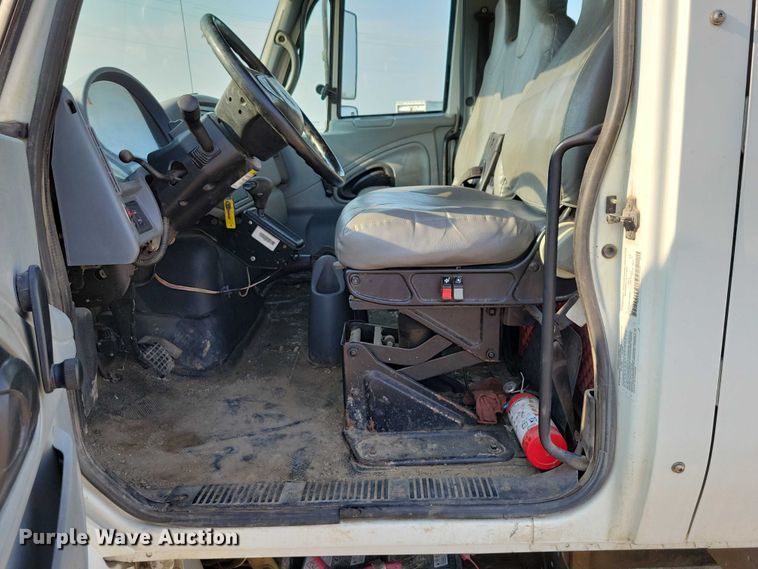 image for item DZ6543 2007 International  4300 Crew Cab truck cab and chassis