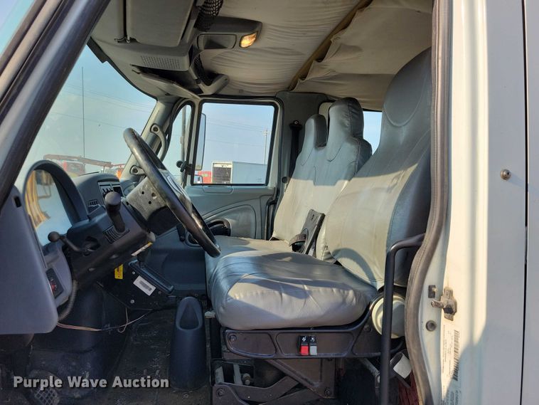 image for item DZ6543 2007 International  4300 Crew Cab truck cab and chassis