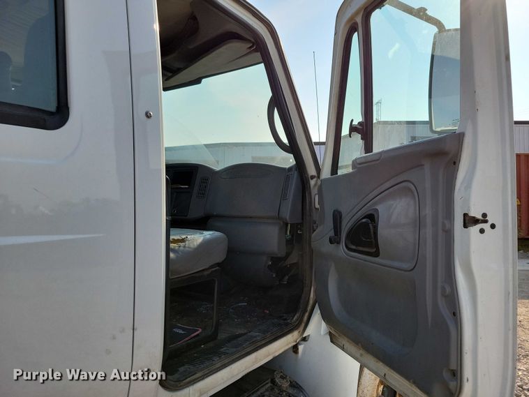 image for item DZ6543 2007 International  4300 Crew Cab truck cab and chassis