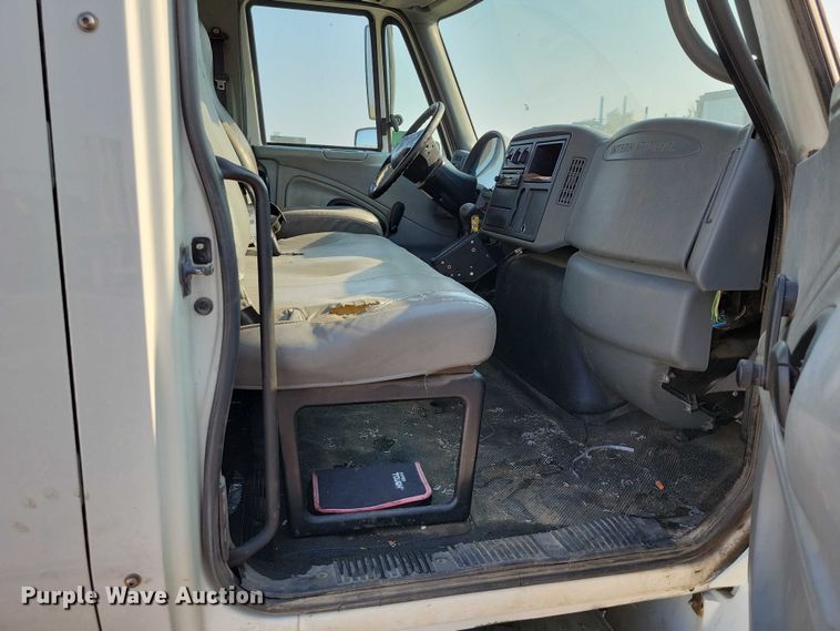 image for item DZ6543 2007 International  4300 Crew Cab truck cab and chassis