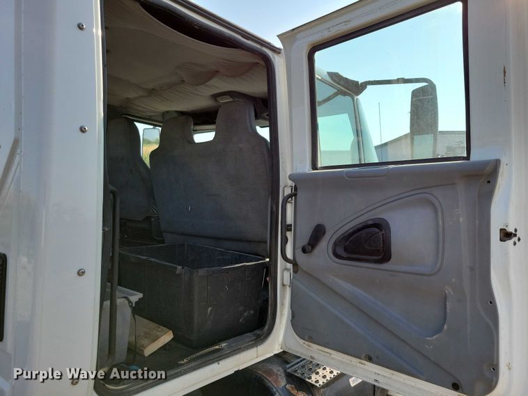 image for item DZ6543 2007 International  4300 Crew Cab truck cab and chassis