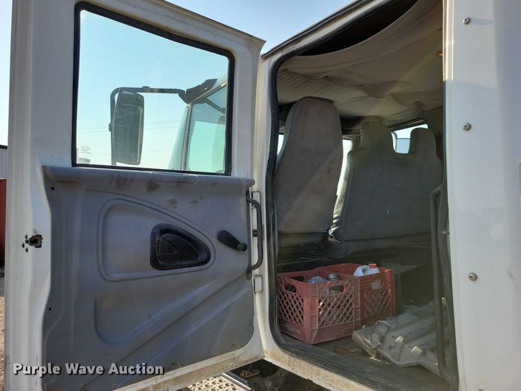 image for item DZ6543 2007 International  4300 Crew Cab truck cab and chassis