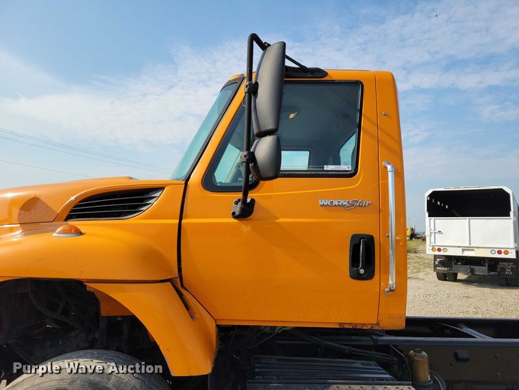 image for item DZ6545 2009 International  7600 Work Star truck cab and chassis