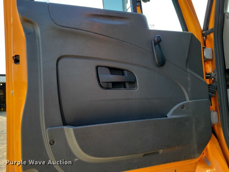 image for item DZ6545 2009 International  7600 Work Star truck cab and chassis