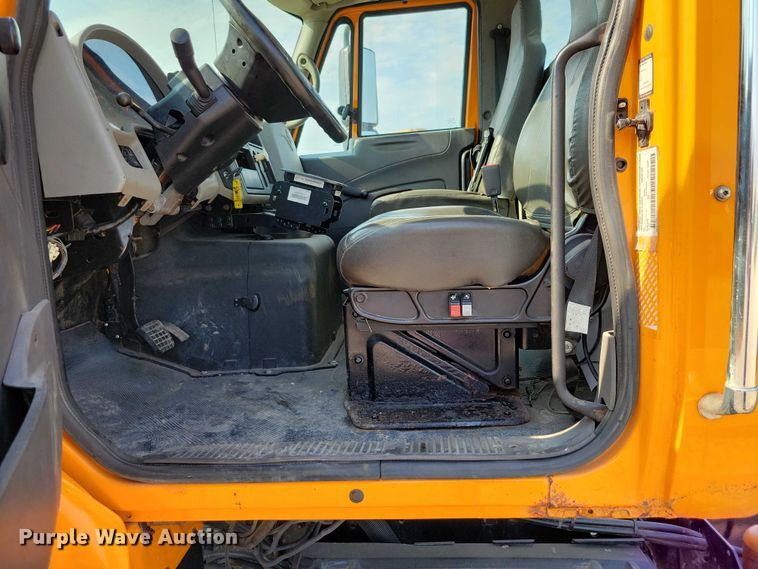 image for item DZ6545 2009 International  7600 Work Star truck cab and chassis