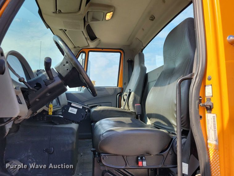 image for item DZ6545 2009 International  7600 Work Star truck cab and chassis