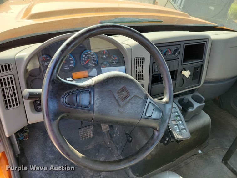 image for item DZ6545 2009 International  7600 Work Star truck cab and chassis