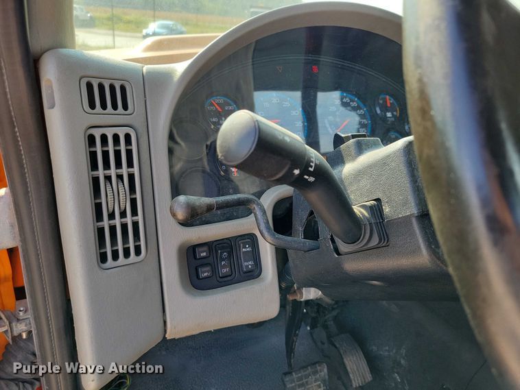 image for item DZ6545 2009 International  7600 Work Star truck cab and chassis