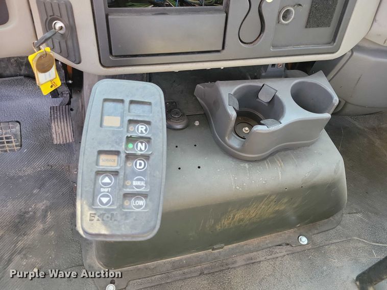 image for item DZ6545 2009 International  7600 Work Star truck cab and chassis