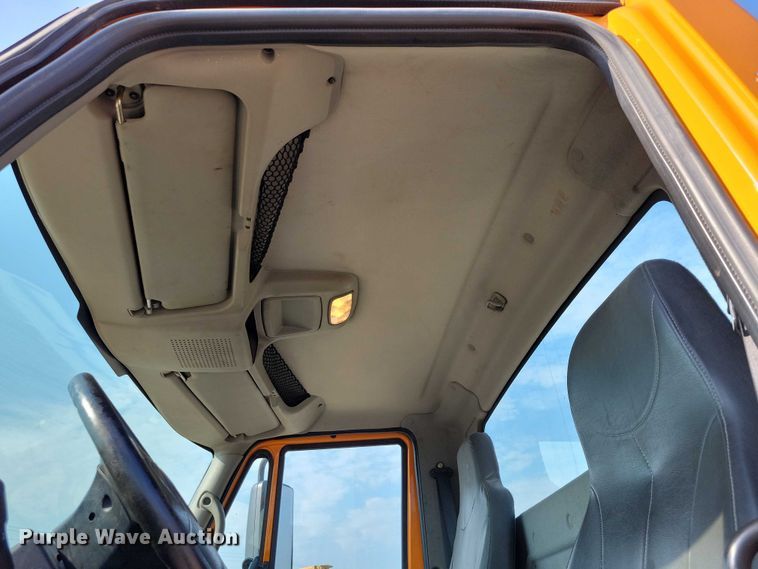 image for item DZ6545 2009 International  7600 Work Star truck cab and chassis