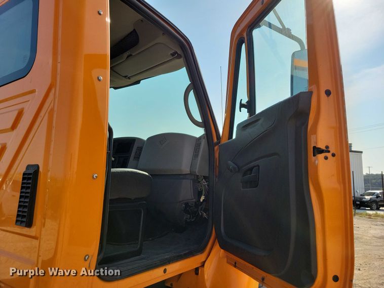 image for item DZ6545 2009 International  7600 Work Star truck cab and chassis