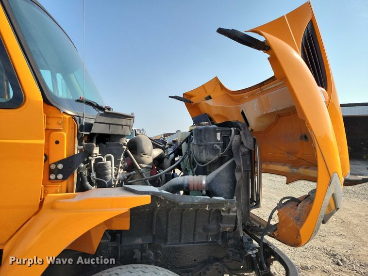 image for item DZ6545 2009 International  7600 Work Star truck cab and chassis