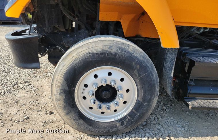 image for item DZ6545 2009 International  7600 Work Star truck cab and chassis