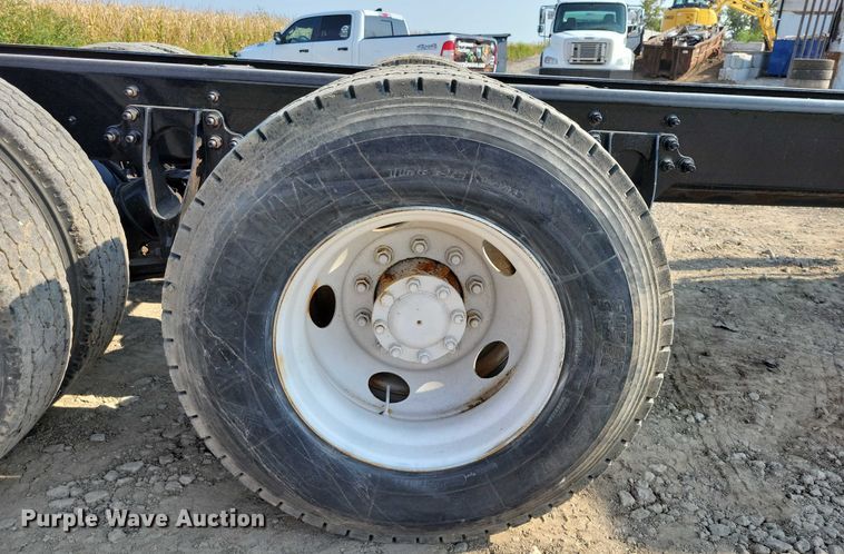 image for item DZ6545 2009 International  7600 Work Star truck cab and chassis