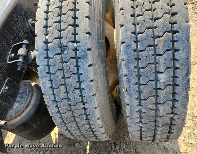 image for item DZ6545 2009 International  7600 Work Star truck cab and chassis