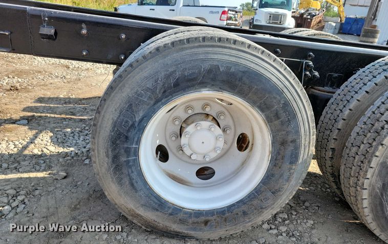 image for item DZ6545 2009 International  7600 Work Star truck cab and chassis