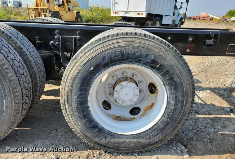 image for item DZ6545 2009 International  7600 Work Star truck cab and chassis